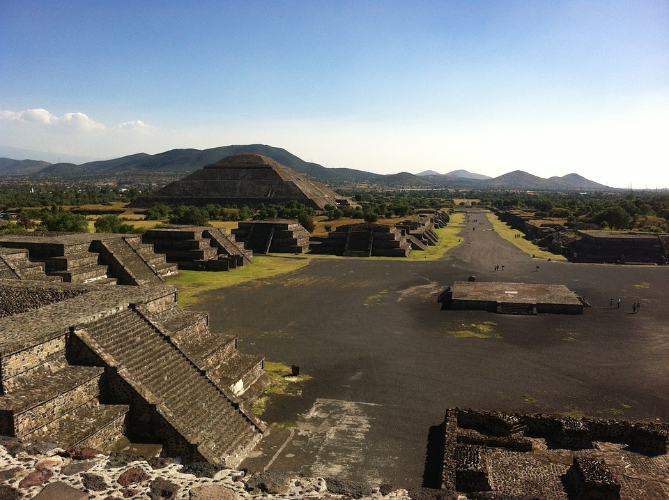 Visiting Teotihuacan when backpacking Mexico