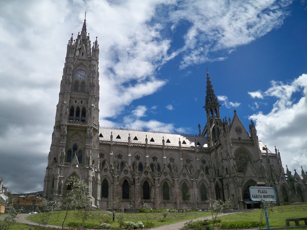 Quito basicillica plaza carcia moreno
