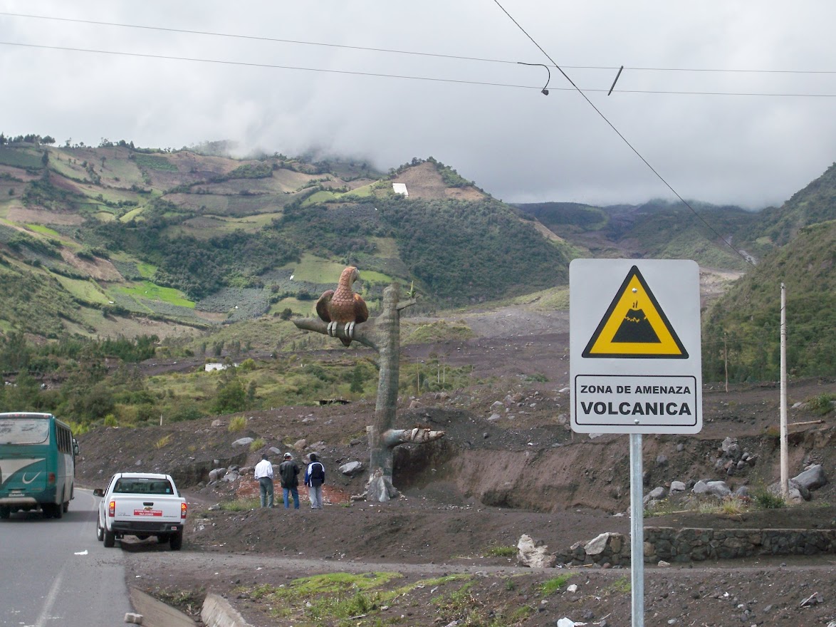 Zona de Amenazas Ecuador - volcano alley