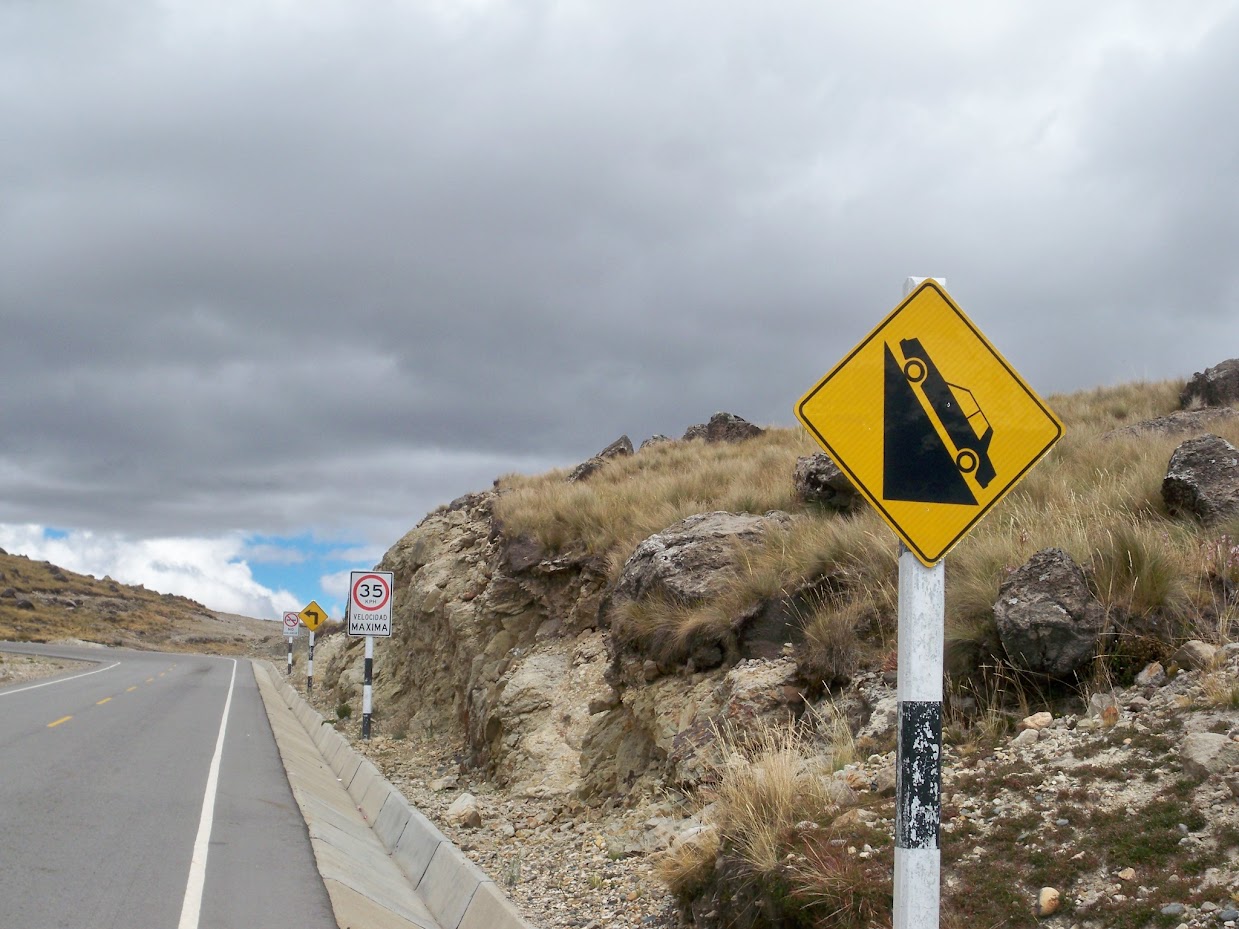 A bad road sign to see in Peru!