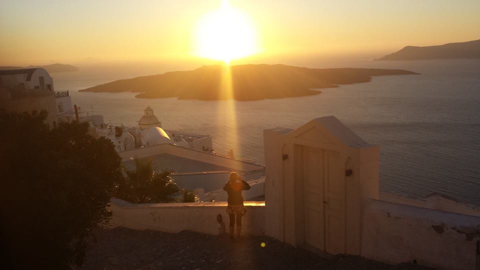 A guide to the best Santorini sunset hotels