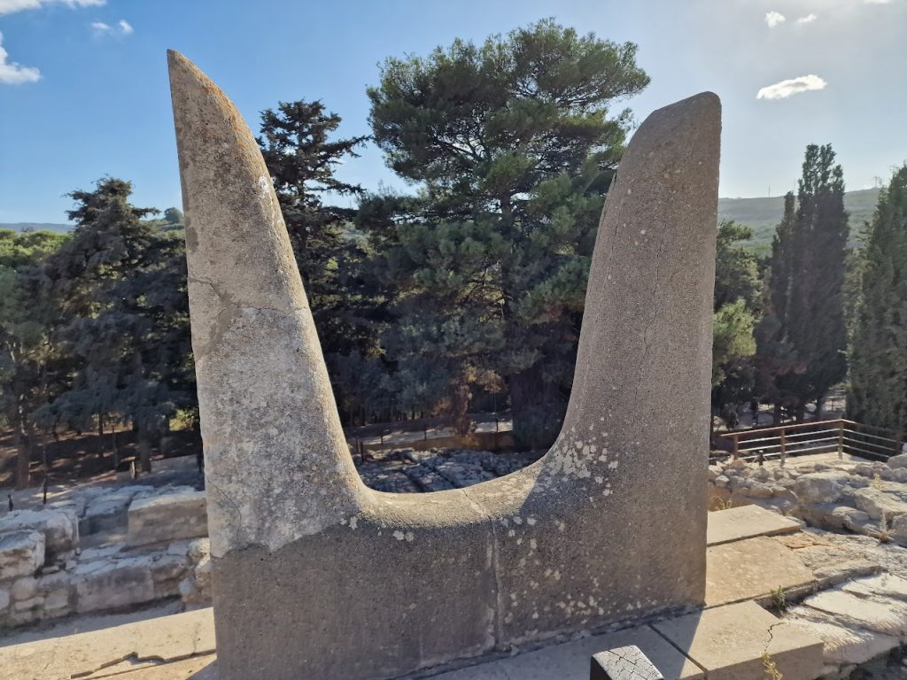 bulls horns at knossos
