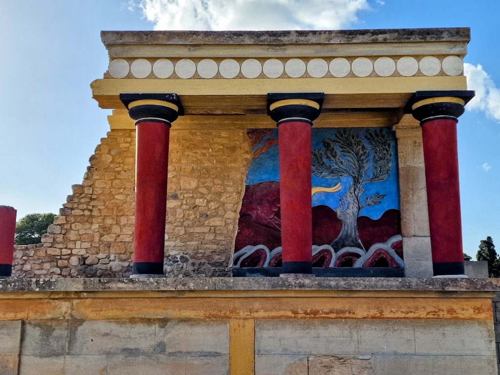knossos palace in crete