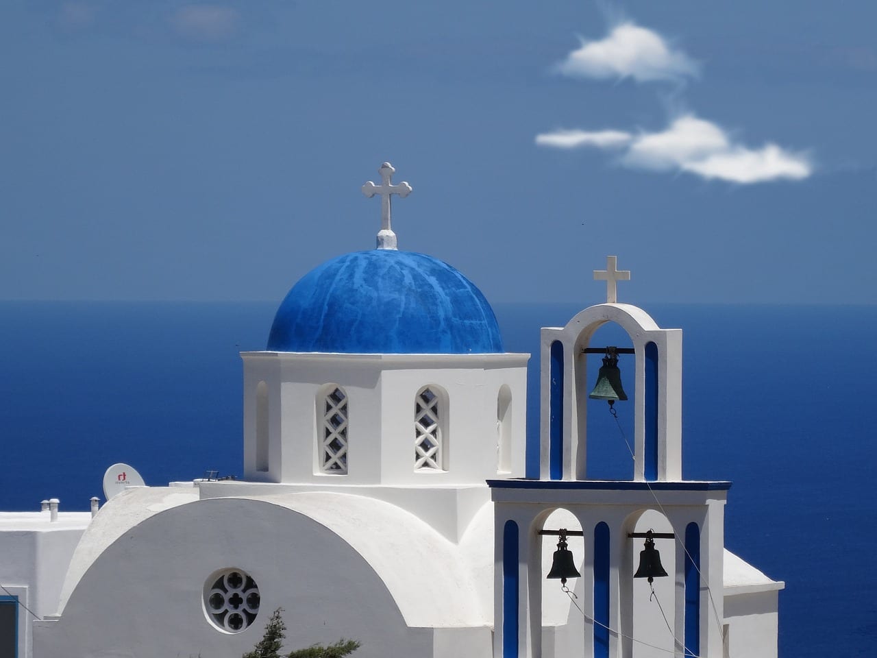 Looking for things to do in Santorini? These Santorini tours ideas are a great place to start!