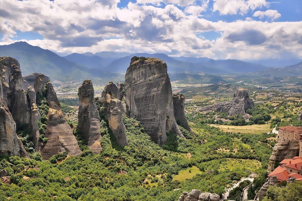 How to get from Athens to Meteora to see the stunning landscape and monasteries
