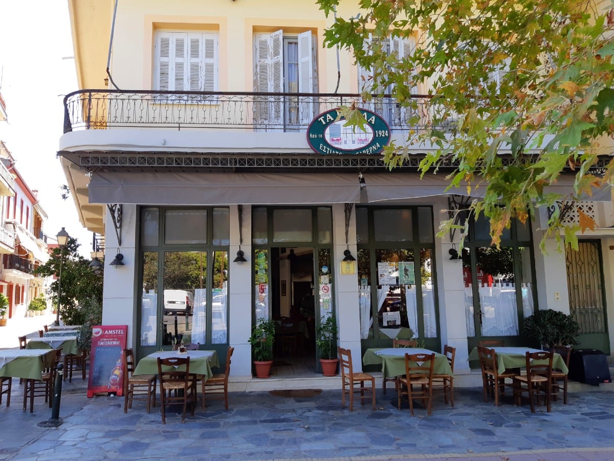 Ta Rolla is a nice place to eat in Kalamata