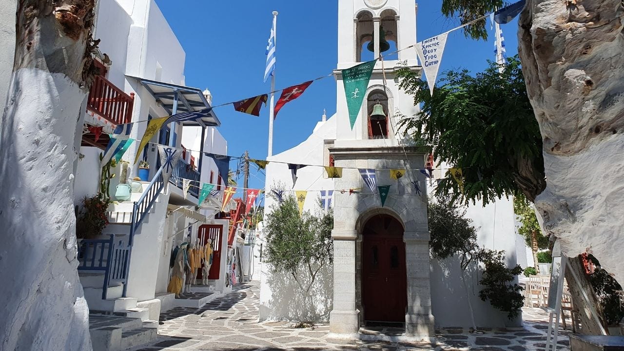 How to travel from Santorini to Mykonos