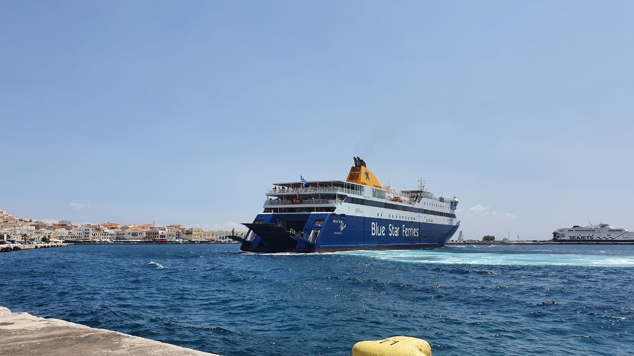 A guide to ferries from Milos to Syros in Greece