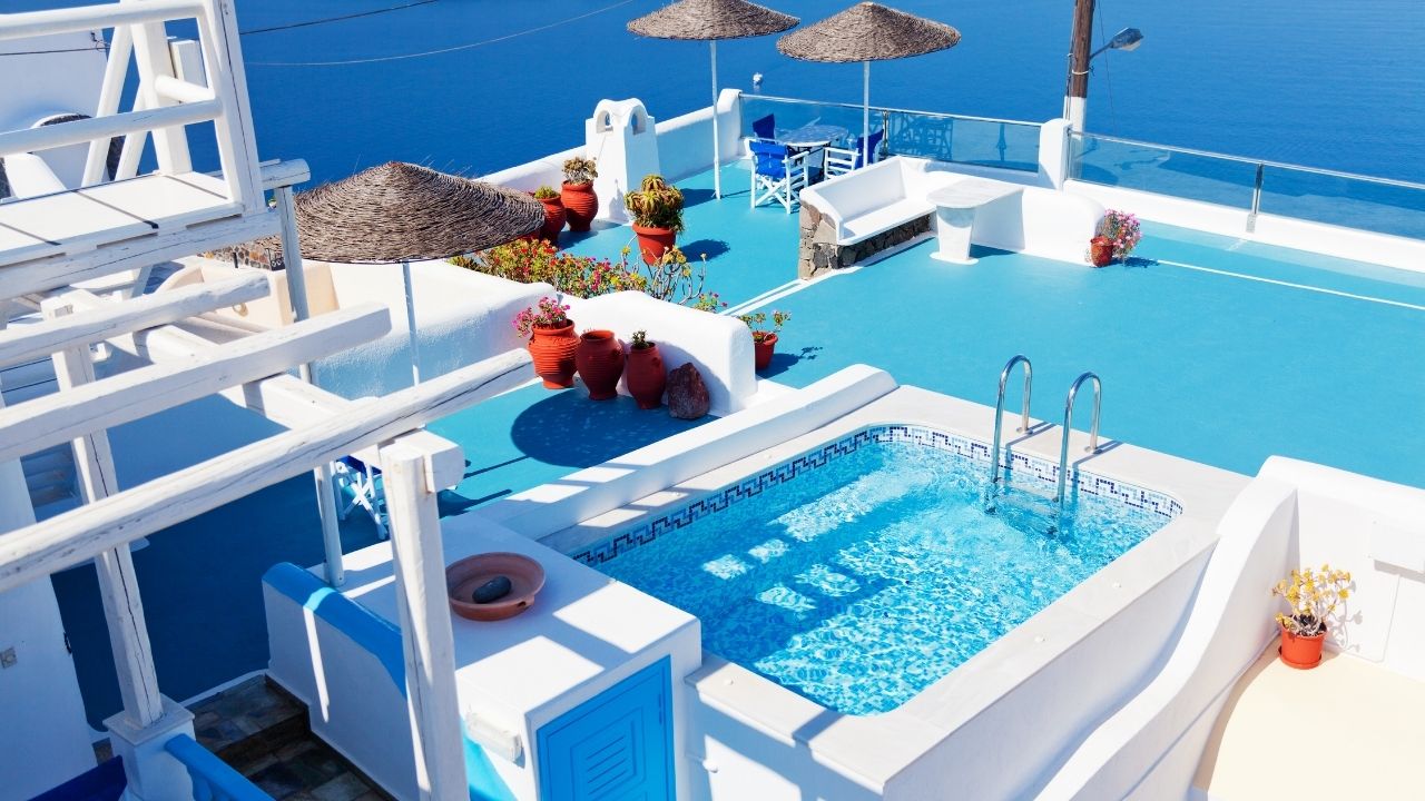 A villa with swimming pools in Firostefani in Santorini