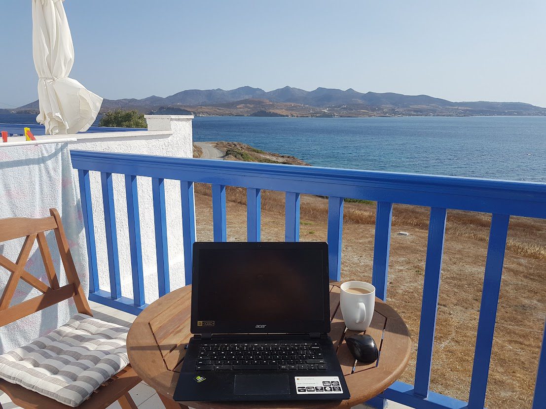 Dave Briggs digital nomad with his computer on vacation