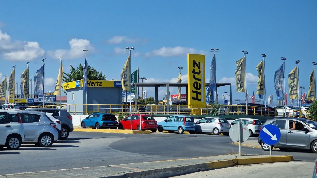 Desk In Parking Area Opposite 00000 Heraklion Flughafen www.davestravelpages.com