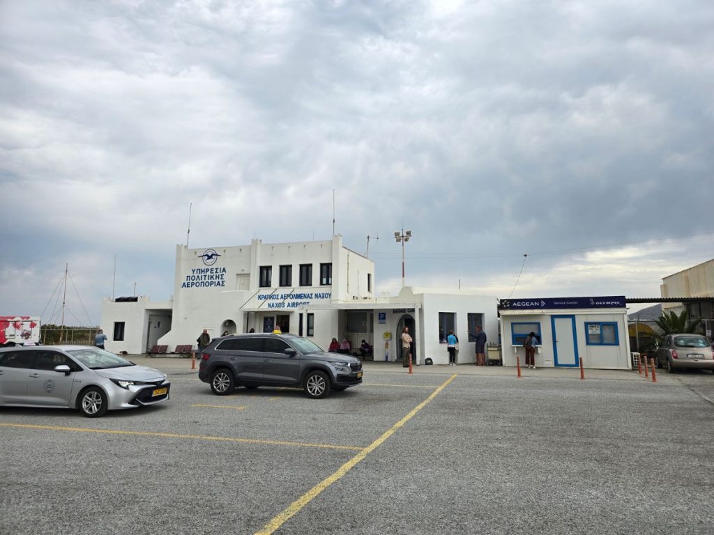 naxos airport taxis