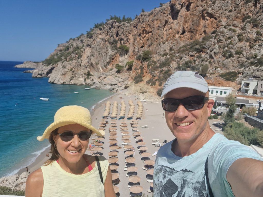 dave briggs travel blogger selfie