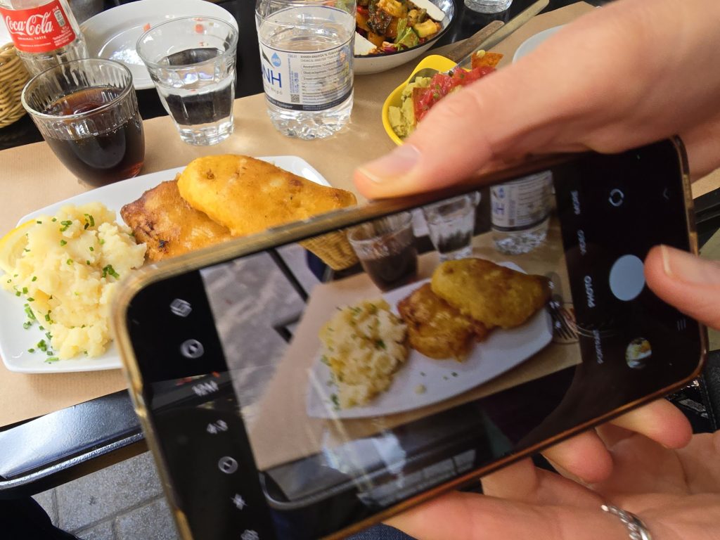 taking photo with phone